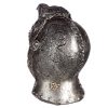 Decoschedel met helm met vogel achterkant